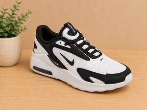 USED Nike WMNS Nike Air Max Bolt, Women's Trainers, White Black, 7 US